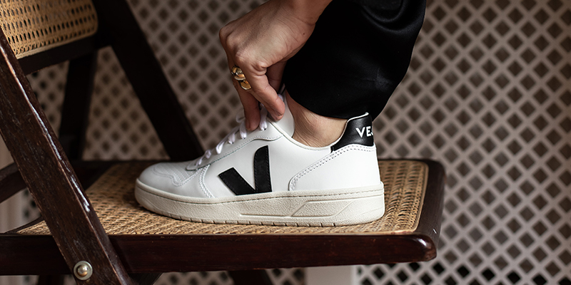 Black Sneaker Schuhe V-12 WMN White Veja