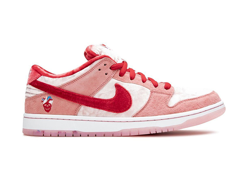 nike pink heart shoes