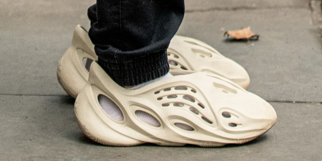 adidas Yeezy Foam Runner Como Usar Style Guide FARFETCH