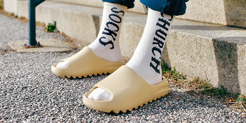 Yeezy slippers: de ultieme size, fit & style guide - FARFETCH